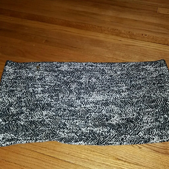 Michael Kors - Infiniti Scarf - Picture 2 of 4